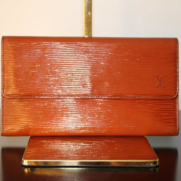 💕Louis Vuitton Vintage Long Epi Leather Wallet Authentic - Picture 1 of 16